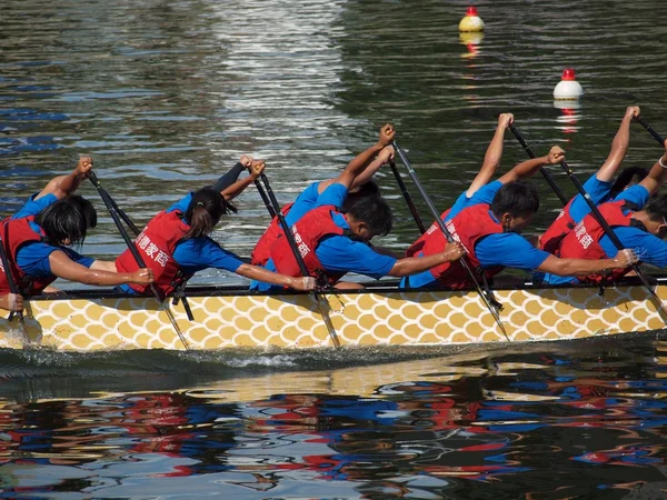 Das Drachenbootfestival 2013 in kaohsiung, taiwan — Stockfoto