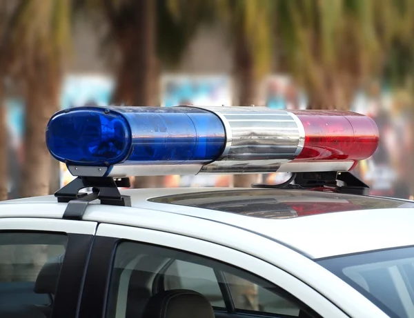 Barra de luz roja y azul de un coche de policía —  Fotos de Stock