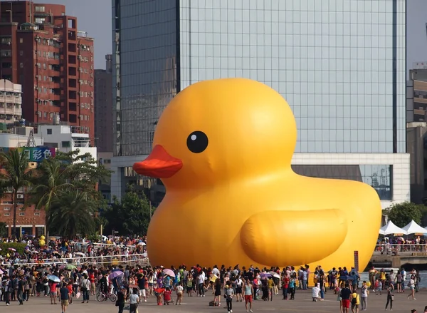 Pato de goma gigante visita Taiwán — Foto de Stock