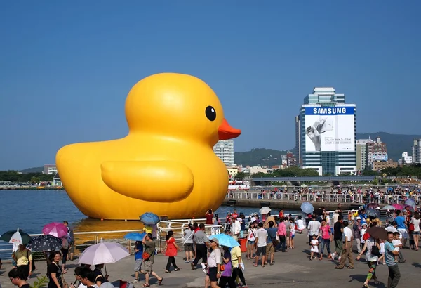 Pato de goma gigante visita Taiwán — Foto de Stock