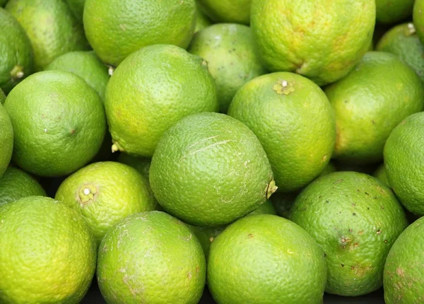 Čerstvé zelené citrony — Stock fotografie