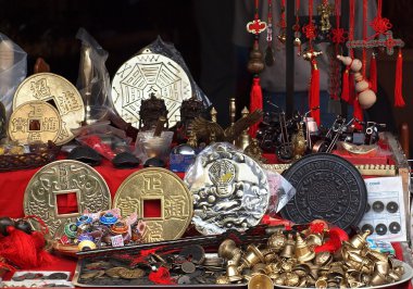 sahte Çince antika açık dükkan satıyor