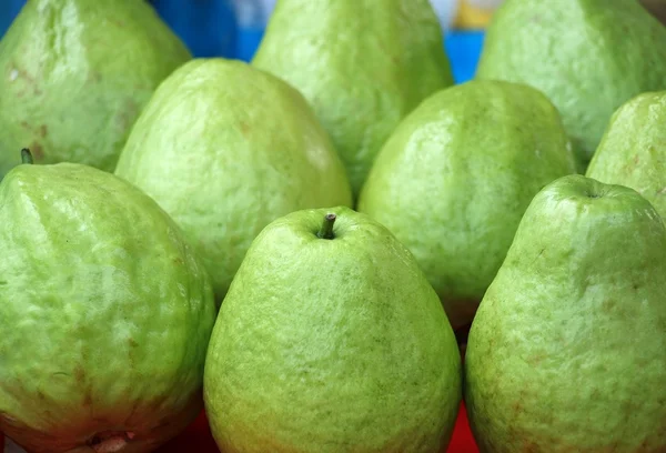 Goiabas verdes frescas — Fotografia de Stock