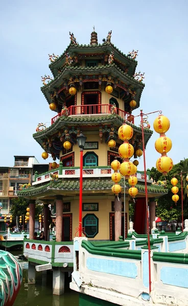 Der schöne herbstpavillon in taiwan — Stockfoto