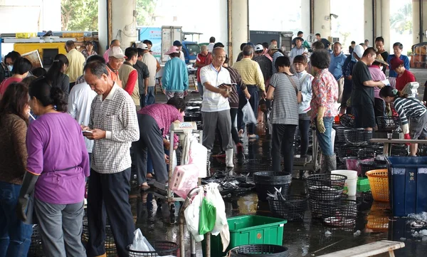 Fisk och skaldjur auktion i taiwan — Stockfoto