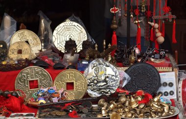 sahte Çince antika açık dükkan satıyor