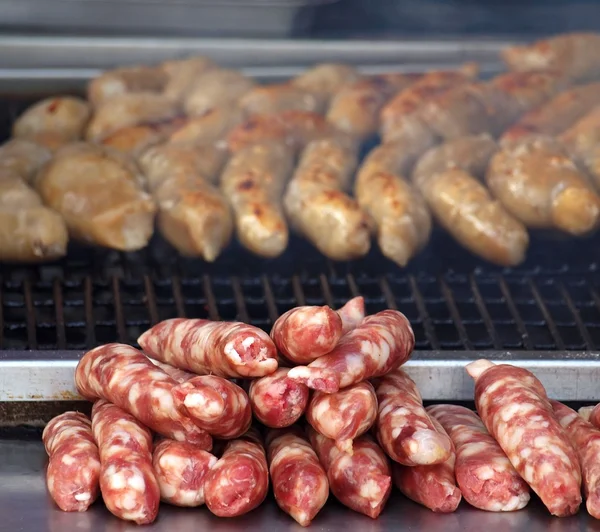 Barbeque with Raw and Cooked Sausages — Stock Photo, Image