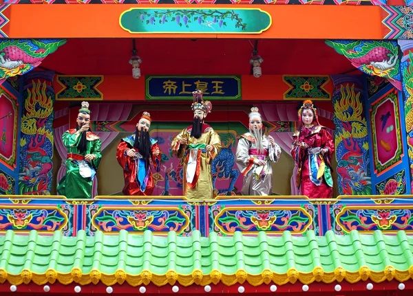 Marionnettes traditionnelles dans un temple chinois — Photo