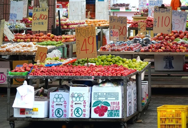 Tienda de frutas al aire libre — Foto de Stock