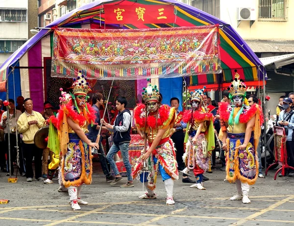 年轻男子打扮成古代武士 — 图库照片