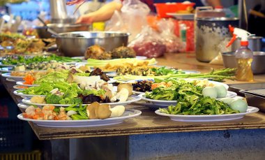 Çin yemekleri pişirmeye hazır