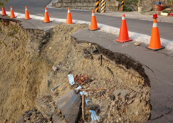 Straße durch Erdrutsch beschädigt — Stockfoto