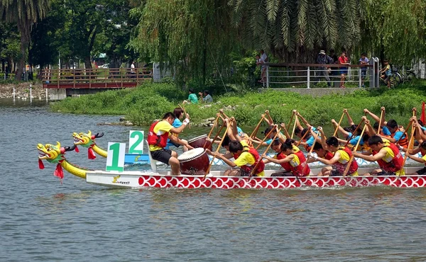 Festival Dragon Boat 2014 à Kaohsiung, Taiwan — Photo