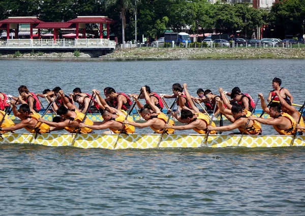 Il Dragon Boat Festival 2014 a Kaohsiung, Taiwan — Foto Stock