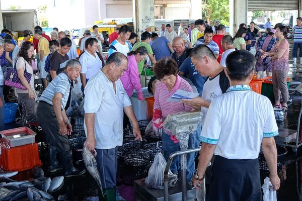 在台湾的鱼类和海鲜拍卖 — 图库照片