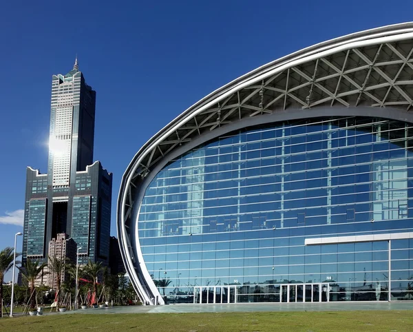 Nowe kaohsiung Messeturm centrum i tuntex — Zdjęcie stockowe