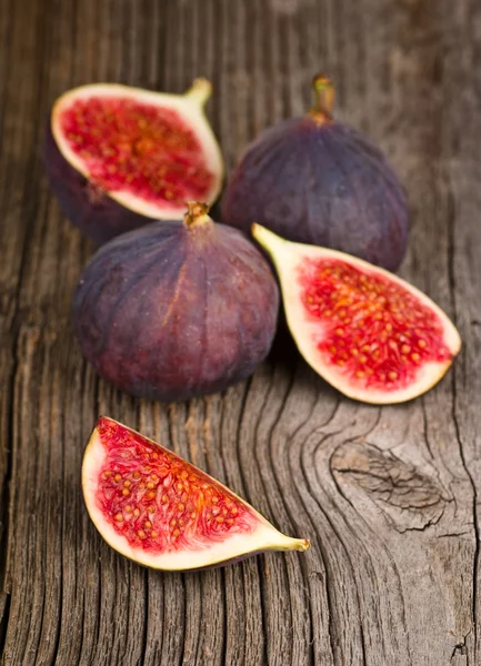 Ripe figs on rustic background — Stock Photo, Image