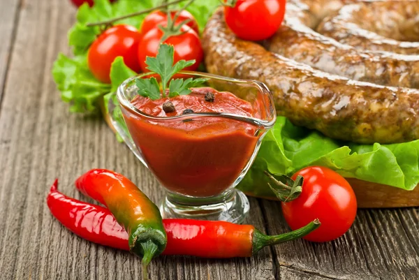 Tomato sauce with sausage and pepper — Stock Photo, Image