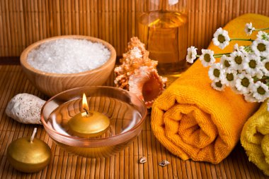 kokulu mum, deniz tuzu ve havlu ile Spa sahne