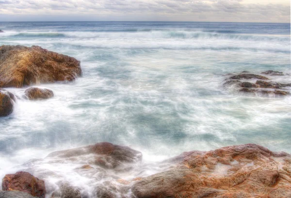 Coffs harbour vodu na skalách — Stock fotografie