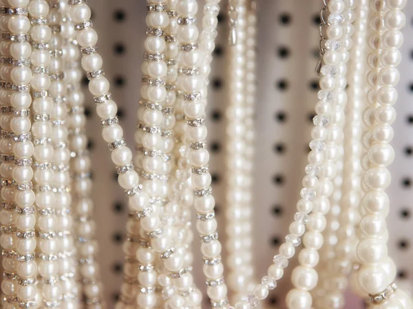 Pearl necklaces for sale — Stock Photo, Image