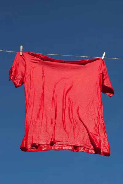 T-shirt czerwony. — Zdjęcie stockowe
