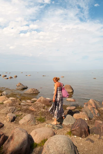 Mujer en el mar . —  Fotos de Stock