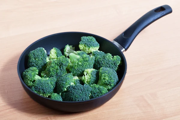 Brokoli di atas panci . — Stok Foto