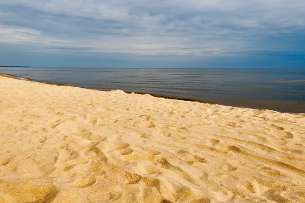 Costa do Báltico arenosa, Letónia . — Fotografia de Stock