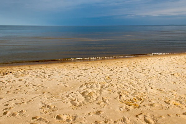 Sandstranden Östersjökusten, Lettland. — Stockfoto