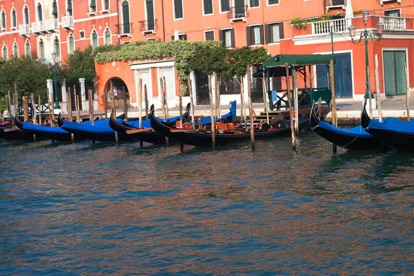 Gondoly v Benátkách, Itálie. — Stock fotografie
