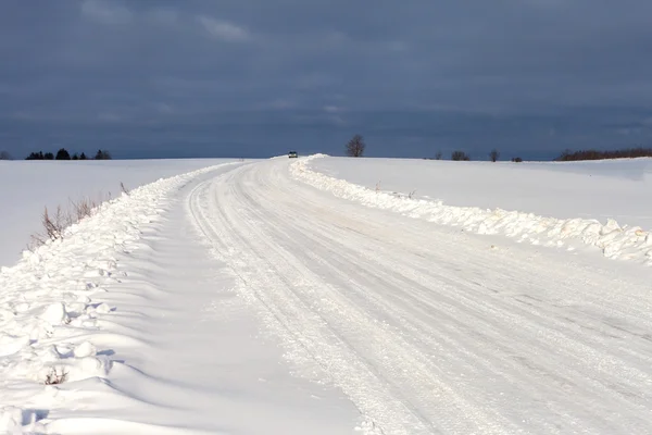 Winter weg in Letland, Europa. — Stockfoto