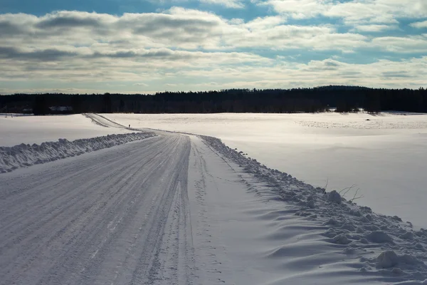 Winterstraße in Lettland, Europa. — Stockfoto