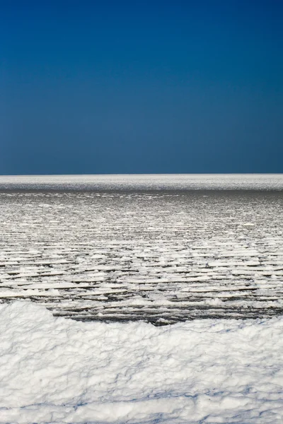 Zamarznięte Morze Bałtyckie. — Zdjęcie stockowe