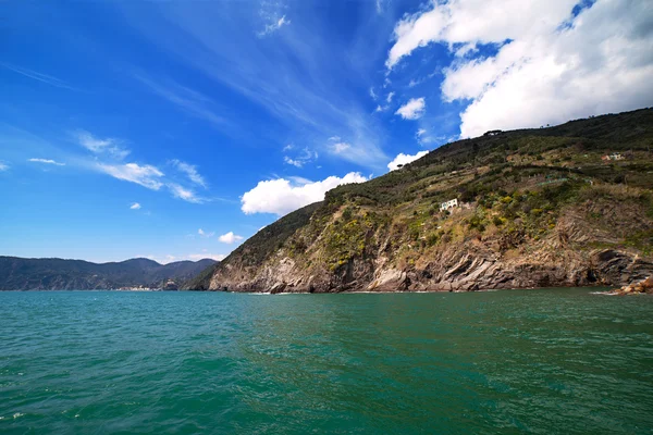 Středozemní moře v cinque terre, Itálie. — ストック写真