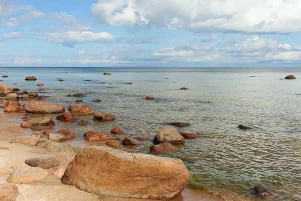 Stenen in Baltische Zee. — Stockfoto