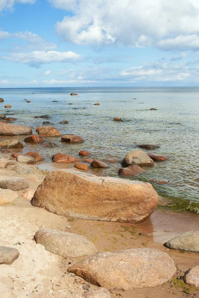 Pierres dans la mer Baltique . — Photo