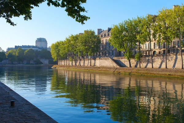 De rivier van de Seine bij saint lois island, Parijs. — Stockfoto