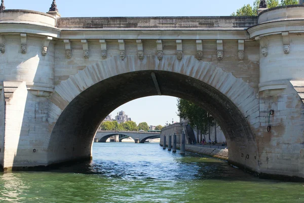 Bruggen over de rivier de seine, paris. — Stockfoto