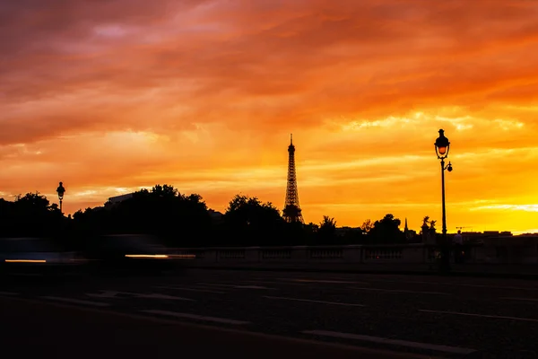 Torre Eiffel al atardecer . — Foto de Stock