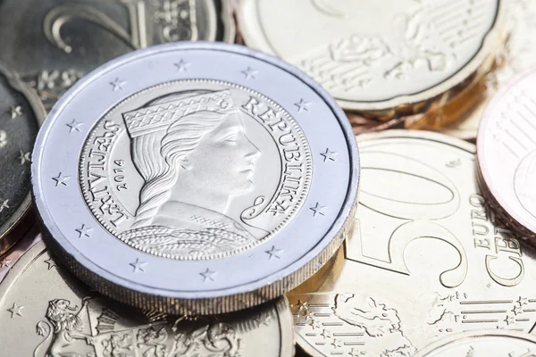 Moedas em euros da Letónia . — Fotografia de Stock