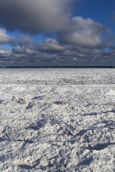 Baltiska havet på vintern. — Stockfoto