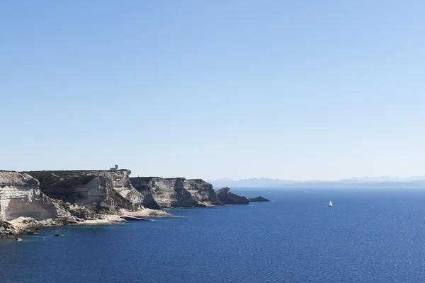 Средиземное море в Bonifacio, Корсика . — стоковое фото