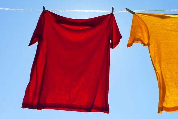 Asciugatura di camicie . — Foto Stock
