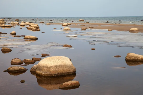 Baltık Denizi 'nde taşlar. — Stok fotoğraf