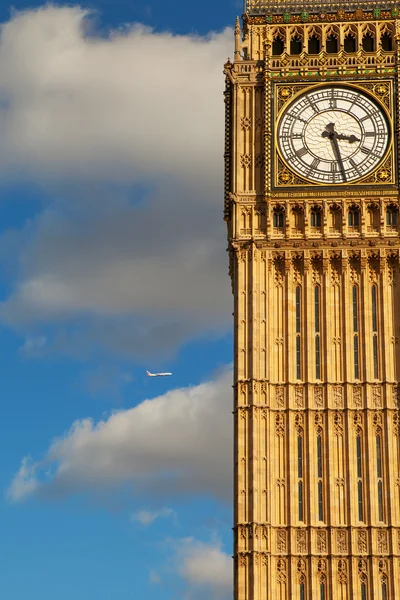 Plane and Big Ben. — Stock Photo, Image