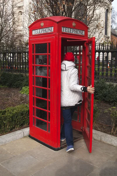 Red phone booth, London. — Stock Photo, Image