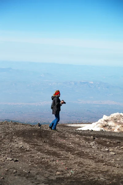 Photographe sur le mont Etna, Sicile . — Photo