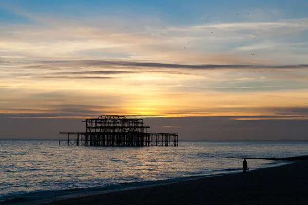 Eski pier Brighton, İngiltere. — Stok fotoğraf
