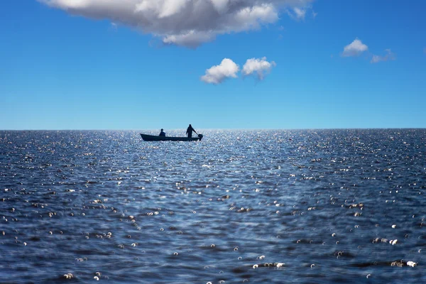 Barco en el mar . — Foto de Stock